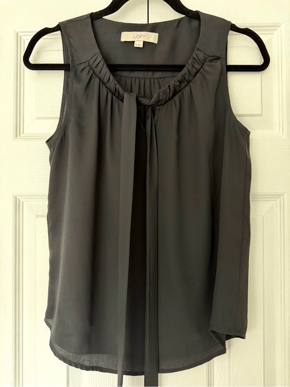 LOFT Women’s Sleeveless Tie-Neck Blouse in Black